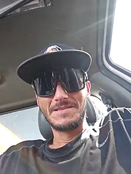 Snapshot of Romance32 chatting on 8, 10, 2025 Romance32 online show from 8, 10, 2025