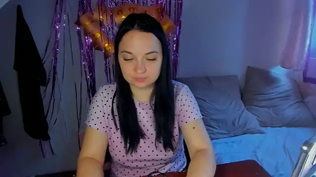 Snapshot of VoxxAura chatting on 28, 9, 2025 VoxxAura online show from 28, 9, 2025