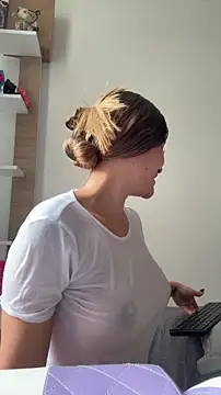 Lovejuana  online show from 9, 1, 2026