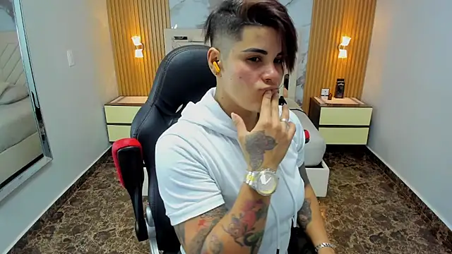 Snapshot of KAROLLJONES1 chatting on 2, 3, 2026 KAROLLJONES1 online show from 2, 3, 2026