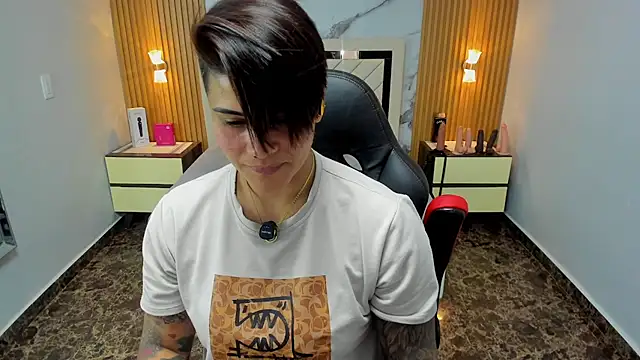 Snapshot of KAROLLJONES1 chatting on 6, 3, 2026 KAROLLJONES1 online show from 6, 3, 2026