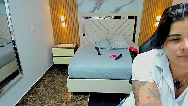 Snapshot of KAROLLJONES1 chatting on 7, 4, 2026 KAROLLJONES1 online show from 7, 4, 2026