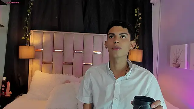 Room 69x online show from 25, 11, 2025