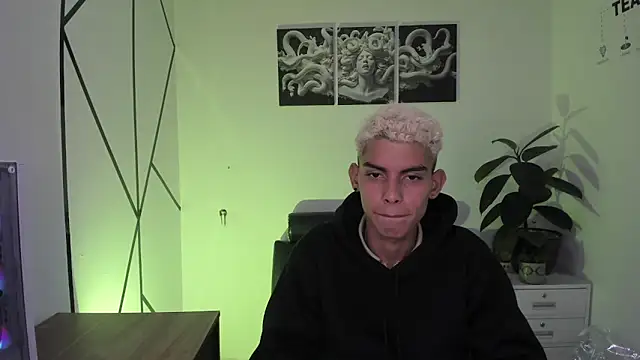 Room 69x online show from 18, 12, 2025