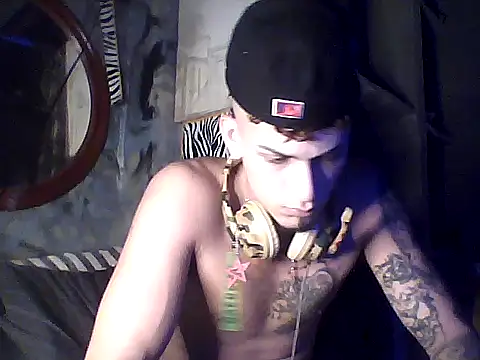 Snapshot of crisrummer chatting on 21, 10, 2025 crisrummer online show from 21, 10, 2025