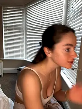 Snapshot of Mollyloverxo chatting on 9, 10, 2025 Mollyloverxo online show from 9, 10, 2025