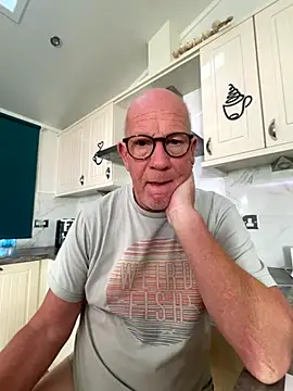 Snapshot of philefc chatting on 28, 10, 2025 philefc online show from 28, 10, 2025