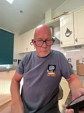 Snapshot of philefc chatting on 6, 11, 2025 philefc online show from 6, 11, 2025