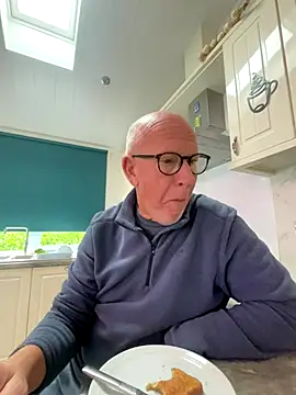 Snapshot of philefc chatting on 14, 11, 2025 philefc online show from 14, 11, 2025