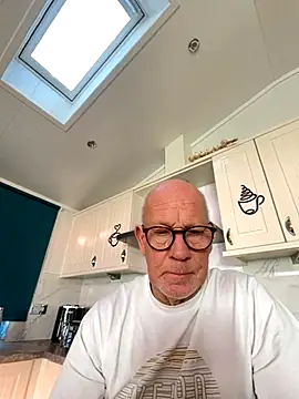 Snapshot of philefc chatting on 17, 11, 2025 philefc online show from 17, 11, 2025