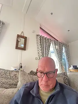 Snapshot of philefc chatting on 21, 11, 2025 philefc online show from 21, 11, 2025