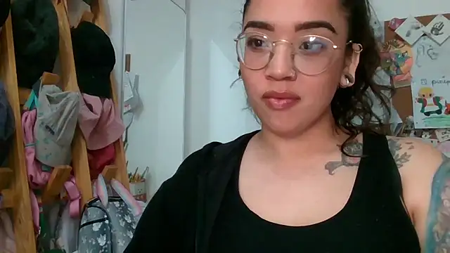 Snapshot of GypsyMamacita chatting on 17, 9, 2025 GypsyMamacita online show from 17, 9, 2025