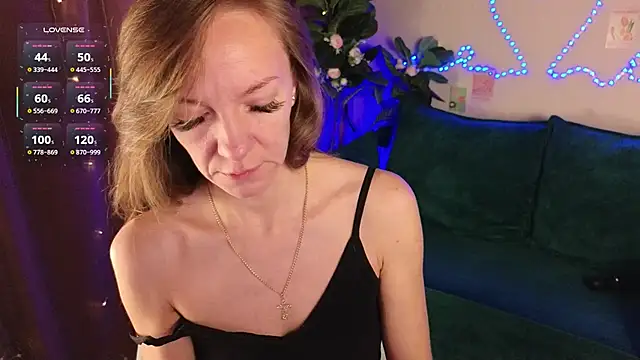 Snapshot of Jesica_mooon chatting on 5, 12, 2025 Jesica mooon online show from 5, 12, 2025