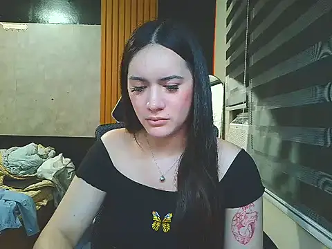 Yhanbeaufort18 online show from 3, 10, 2025