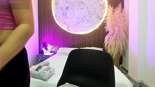 Snapshot of SamaraAnders_ chatting on 6, 2, 2026 SamaraAnders online show from 6, 2, 2026