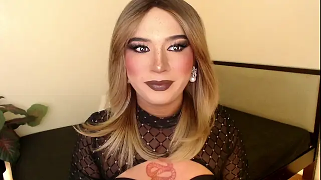 Snapshot of mslilly_croft chatting on 19, 12, 2025 mslilly croft online show from 19, 12, 2025