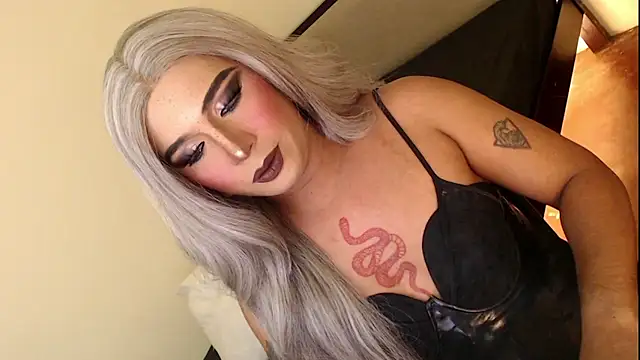 Snapshot of mslilly_croft chatting on 8, 1, 2026 mslilly croft online show from 8, 1, 2026