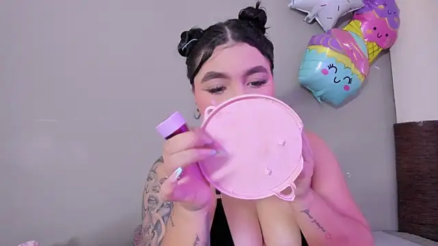 Snapshot of melody_blossom_ chatting on 4, 11, 2025 melody blossom online show from 4, 11, 2025