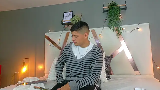 LaynorRoss  online show from 13, 9, 2025