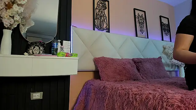 veronica hill  online show from 9, 9, 2025