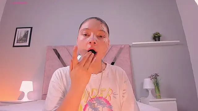 Snapshot of victoria_becker_ chatting on 8, 2, 2026 victoria becker online show from 8, 2, 2026