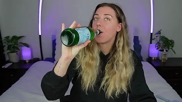 louiseberkeley online show from 7, 10, 2025