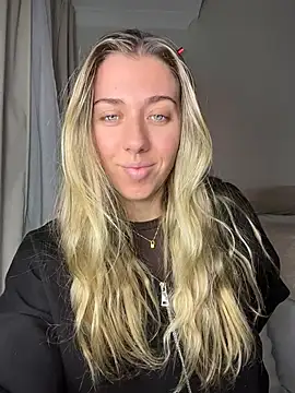 Snapshot of louiseberkeley chatting on 1, 6, 2026 louiseberkeley online show from 1, 6, 2026