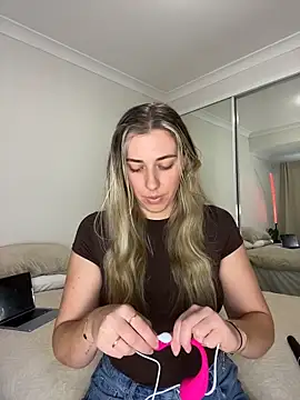 Snapshot of louiseberkeley chatting on 3, 6, 2026 louiseberkeley online show from 3, 6, 2026