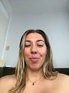 Snapshot of louiseberkeley chatting on 25, 6, 2026 louiseberkeley online show from 25, 6, 2026
