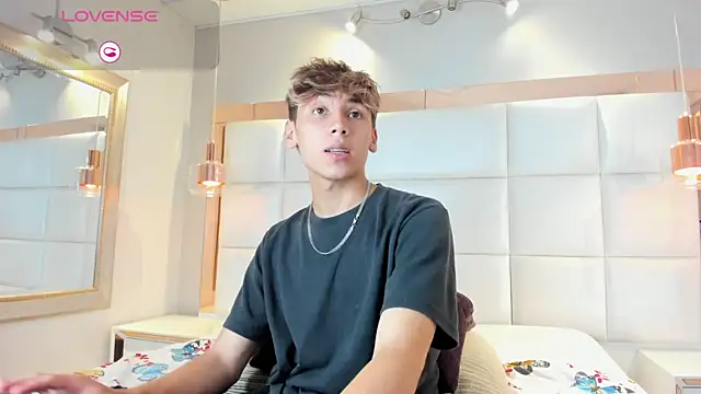 Twinkie Hung online show from 20, 9, 2025