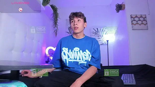 Twinkie Hung online show from 20, 11, 2025