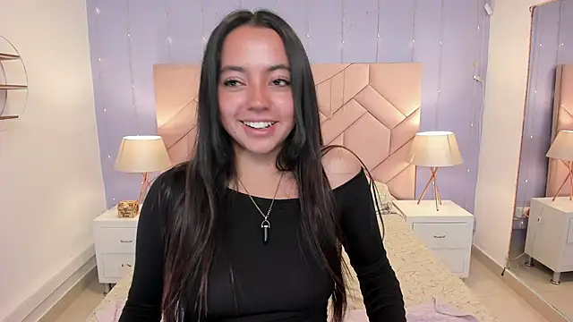 Snapshot of Lara_Rouss_ chatting on 9, 9, 2025 Lara Rouss  online show from 9, 9, 2025