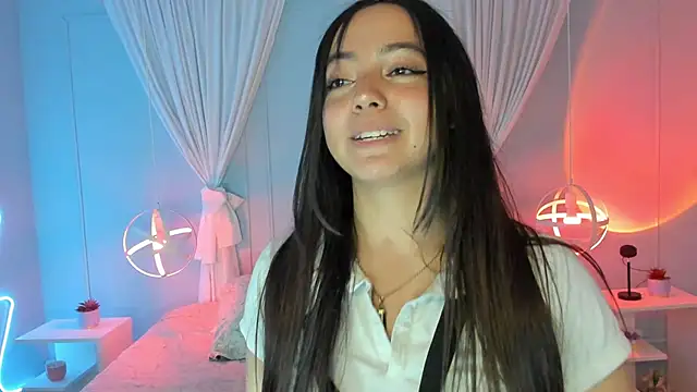 Snapshot of Lara_Rouss_ chatting on 23, 9, 2025 Lara Rouss  online show from 23, 9, 2025