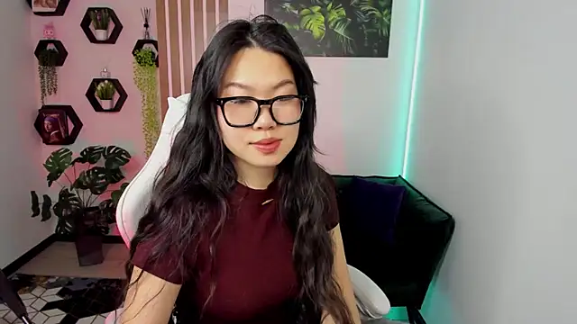 LunaPurrr online show from 4, 2, 2026