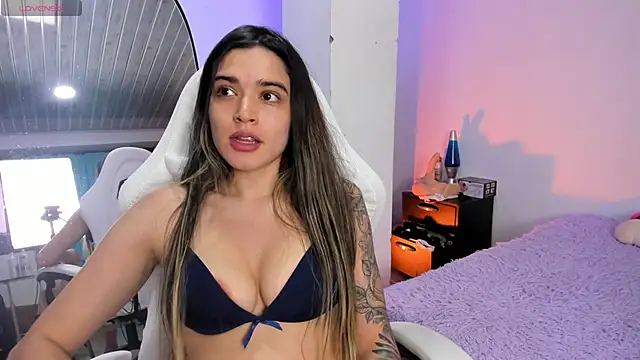 MiaVillalobos online show from 14, 4, 2026