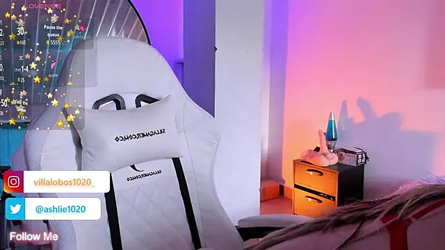 MiaVillalobos online show from 13, 5, 2026