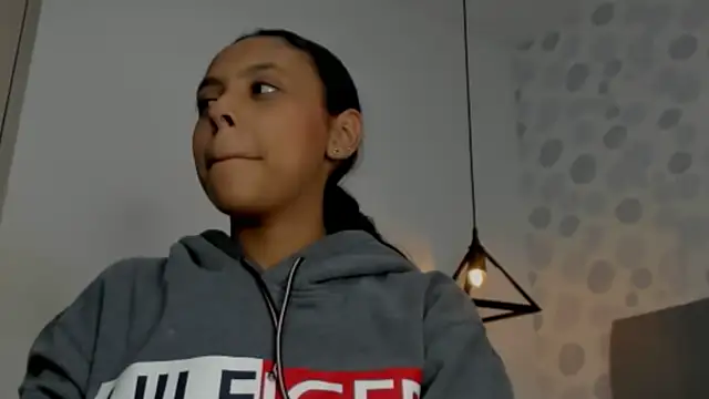 sophiasweet  1 online show from 15, 12, 2025