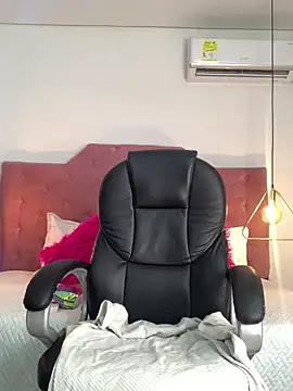 Velveet x online show from 14, 12, 2025