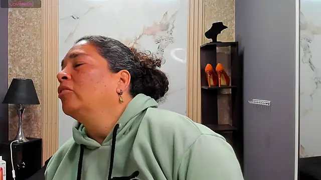 NinaBlazee online show from 28, 10, 2025