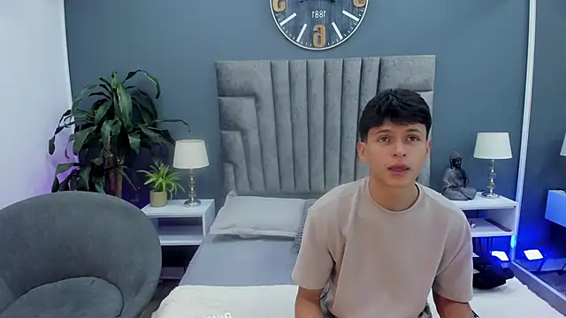 Snapshot of stephane_rouss chatting on 21, 10, 2025 stephane rouss online show from 21, 10, 2025