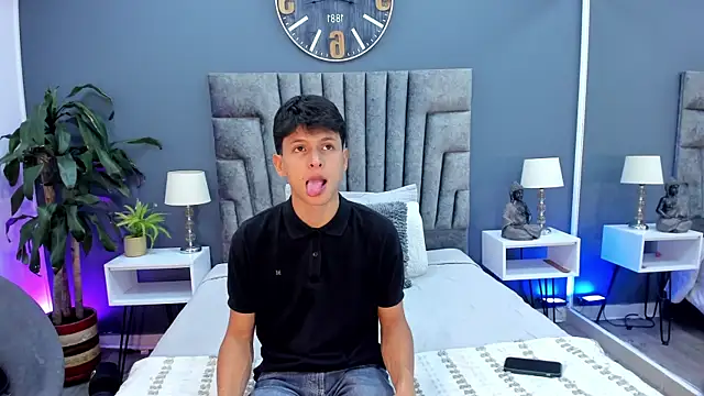 Snapshot of stephane_rouss chatting on 24, 10, 2025 stephane rouss online show from 24, 10, 2025