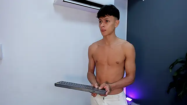 Snapshot of stephane_rouss chatting on 1, 11, 2025 stephane rouss online show from 1, 11, 2025