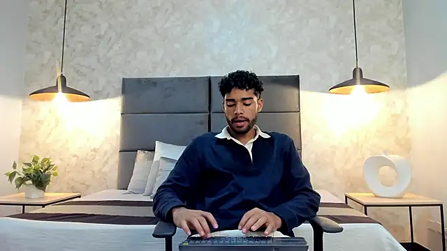 Snapshot of RaphaelDufort chatting on 26, 9, 2025 RaphaelDufort online show from 26, 9, 2025