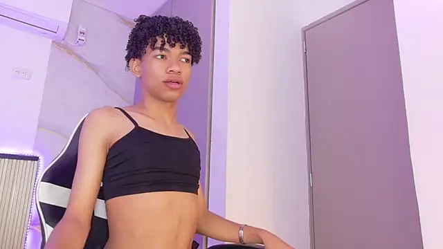 Snapshot of Ivone_Rose_ chatting on 12, 10, 2025 Ivone Rose online show from 12, 10, 2025