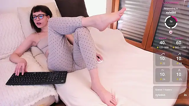 Snapshot of JaneLyrne chatting on 4, 4, 2026 JaneLyrne online show from 4, 4, 2026