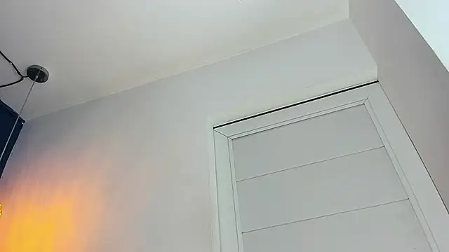 latinhotmuscle online show from 5, 4, 2026