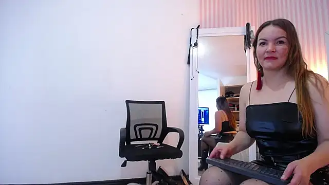 ViictoriaJones  online show from 28, 10, 2025