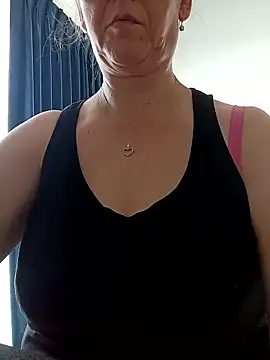 StrawberryBels online show from 12, 1, 2026