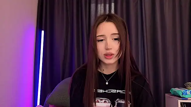 Snapshot of BlackEyesGirl chatting on 8, 4, 2026 BlackEyesGirl online show from 8, 4, 2026