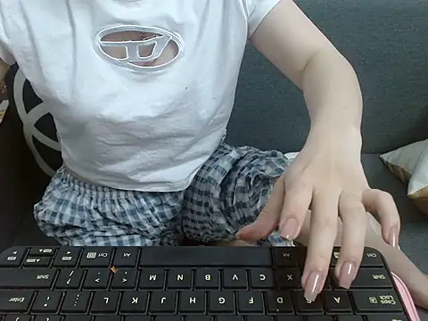 Snapshot of Lamoon_2k chatting on 21, 10, 2025 Lamoon 2k online show from 21, 10, 2025